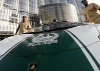 Hanya di kota semewah Dubai orang bisa menyaksikan mobil patroli polisi bermerek Lamborghini, Ferarri, Bentley, Mercedes, bahkan Aston Martion One-77.Terdapat juga Chevrolet Camaro dan Dodge Charger. REUTERS/Jumana El Heloueh.