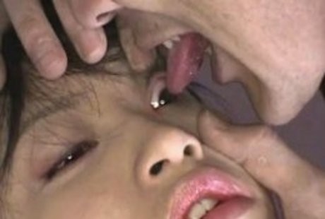 Jilati Bola Mata, Tren Aneh Asal Jepang yang Berbahaya