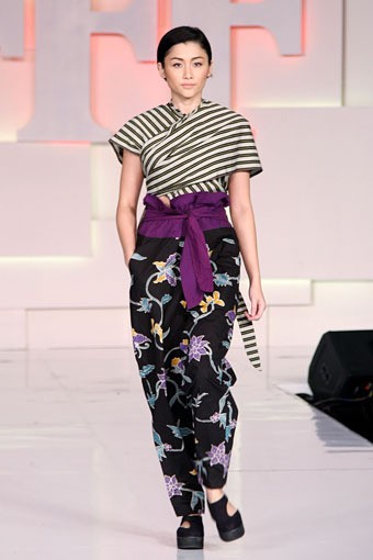 Jakarta, Indonesia - 23 Mei. Lulu Lutfi Labibi The Saverior of Haritage Brigade. Jakarta Fashion & Food Festival 2013 at Mal Kelapa Gading. 23 Mei 2013. Jakarta. [Foto: Mohammad Abduh/Wolipop]