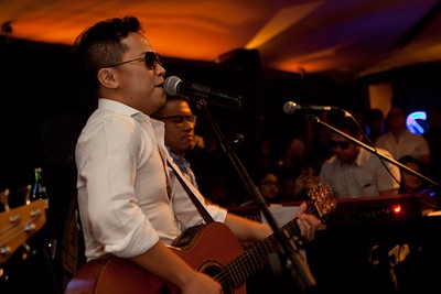 Konser Sandhy Sondoro di Shy Rooftop Kemang