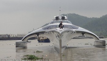 Penampakan depannya terlihat futuristik. Kapal ini dirancang hemat bahan bakar dan bisa berlayar dari London ke New York tanpa perlu isi bahan bakar lagi.