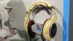 Berburu Perangkat Audio Menarik di ICS & FKI 2013