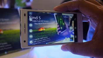 Selain bentuknya yang ringan, OPPO Find Way hadir dengan antarmuka yang berbeda dan lain dari smartphone Android pada umumnya.     