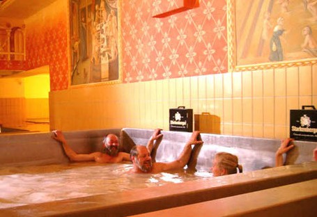 Mungkin Ini Kolam Paling Memabukkan di Dunia