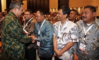 Presiden SBY menyalami para peserta Forum Diskusi Pemimpin Redaksi (Forum Pemred). Abror Rizki/Setpres.