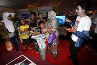 Keberadaan zombie ini sempat membuat beberapa pengunjung ketakutan.