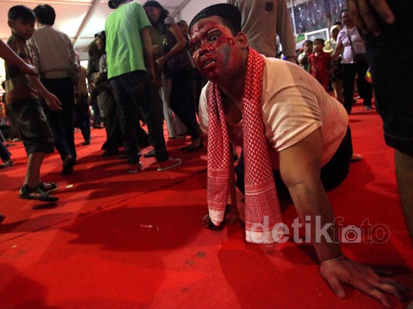 Zombie Berkeliaran di Monas