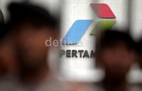 Akhirnya demo bubar setelah perwakilan pendemo ditemui staf humas Pertamina yang berjanji akan menyampaikan permintaan pendemo ke pimpinan.