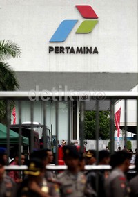 Aksi ini mendapat penjagaan ketat dari aparat kepolisian.