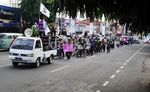 Tolak Kenaikan BBM dengan Menuntun Motor