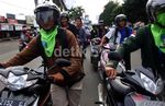 Tolak Kenaikan BBM dengan Menuntun Motor