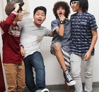 Bastian dengan gaya suka-sukanya. Gus Mun/detikHOT.