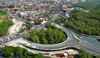 Proyek jalan tol di atas laut Bali senilai Rp 2,4 triliun saat ini sudah hampir rampung. Rencananya pada akhir Juli 2013, proyek tol ini akan selesai dikerjakan. BUMN