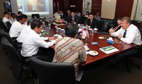 Bagi PLN, selain membeli listrik untuk Kalimantan Barat, PLN pun akan menjual (mengekspor) listrik untuk Serawak, jika PLN mempunyai kelebihan daya listrik ketika sejumlah proyek pembangkit listrik skala besar di Kalimantan Barat segera beroperasi. Agus Trimukti/Humas PLN.