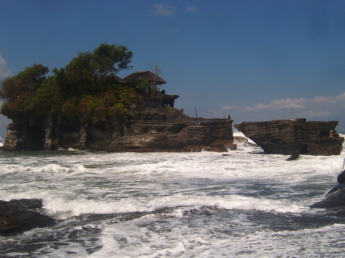 Tanah Lot Berbenah Sampah