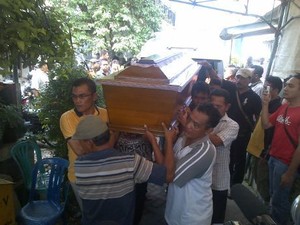 Jenazah Sopir Mobil ATM yang Tertembak Polisi Disambut Isak Tangis