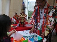 Di stand Jepang, Anda bisa melihat aneka kerajinan seperti origami. Ada pula baju-baju kimono dan yukata (Endro/ detikTravel)