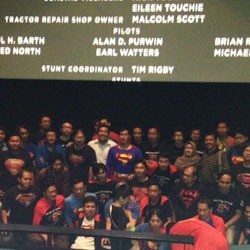 Serunya Nonton Bareng Komunitas Superman