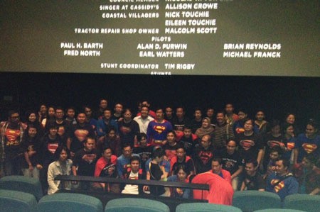 Serunya Nonton Bareng Komunitas Superman