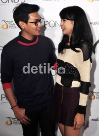 Afgan dan Maudy nampak serasi saat menghadiri premiere film yang mereka bintangi 'Refrain' di FX, Jakarta, Jumat (14/6/2013). (noel/detikhot)     