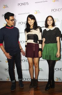 Chelsea berpose bareng Afgan dan Maudy Ayunda. (desi/detikhot)