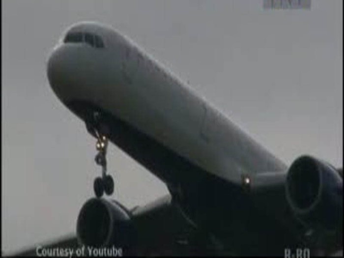 Pesawat Penyok, Diduga Tertabrak UFO