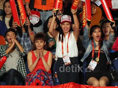 Aksi Para Artis Dukung Tim Indonesia