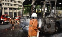  Kebakaran itu mengakibatkan kawasan Hayam Wuruk macet total. Lamhot Aritonang/detikfoto