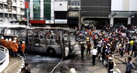 Warga kawasan Jalan Hayam Wuruk nampak berkerumun di sekitar lokasi kejadian. Lamhot Aritonang/detikfoto