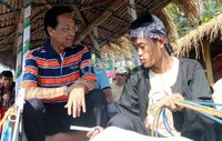 Gubernur DIY yang juga raja Kraton Yogyakarta Sri Sultan Hamengku Buwono X menaiki salah satu gerobak sapi untuk diarak keliling menuju tempat acara.     