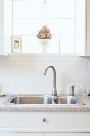 Agar Bak Cuci Piring Tetap Bersih, Lakukan Langkah Mudah Ini!