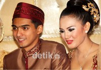 Mereka pun nampak sangat bahagia saat berpose di depan kamera. (dicky/detikhot)     