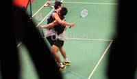 Luapan kegembiraan pasangan ganda putra Indonesia Hendra Setaiwan (kiri) dan Mohammad Ahsan (kanan), usai mengalahkan lawannya.