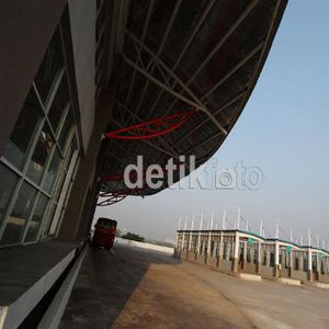 Terminal Pulogebang Masih Sepi Penumpang Terminal Pulogebang Masih Sepi Penumpang