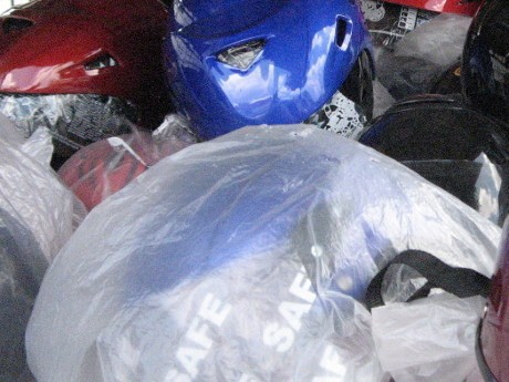 Ini Trik Curang Produsen Helm Nakal