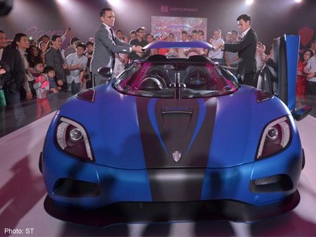 Wanita Kaya Ini Beli Mobil Termahal di Singapura