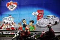 Baleho tersebut dipasang oleh Cinta Indonesia Kita Hemat BBM.