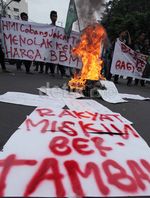 HMI Blokir Jalan Cikini