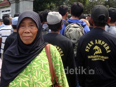 Mbok Minah Ikut Demo Tolak Kenaikan BBM