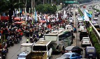 Aksi ini membuat arus lalu lintas yang mengarah ke Slipi tersendat. Lamhot Aritonang/detikFoto.