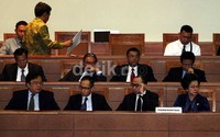 Rapat ini diprediksi berlangsung panas. Ada perbedaan pendapat dalam anggaran 'Balsem' tersebut. Enam fraksi mendukung adanya Balsem, yaitu Fraksi Partai Demokrat, Golkar, PAN, PPP, PKB, dan Gerindra. Sedangkan tiga fraksi lainnya, yaitu PDIP, PKS, dan Hanura menolak Balsem.