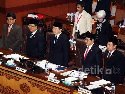 DPR Rapat Paripurna Pengesahan APBN-P 2013