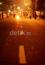 Jalan Diponegoro Salemba Diblokade