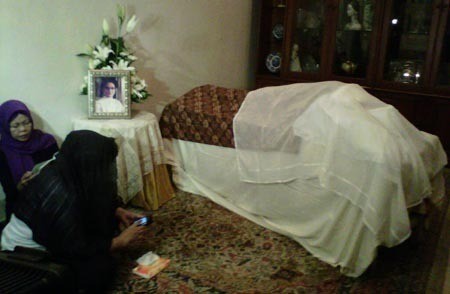 Peran Ully Artha di Keluarga Sebagai Tante Sekaligus Ibu