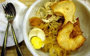 Waroeng Kampoeng: Nasi Liwet dan Gado-gado yang Sedap Mantap