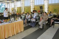 Aldrin mengawali acara ini dengan pengenalan cocktail dan mocktail.