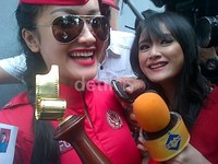 Langkah kebebasan Jupe diiringi dengan senyuman lebar di wajahnya.