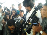 Sosok Gatot memang baru saat ini terlihat setelah menikahi Ully satu tahun yang lalu. Desi/detikHOT.