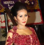 Shinta Bachir Berkebaya
