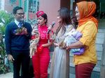 Tiba di Masjid, Jupe Disambut Red Carpet